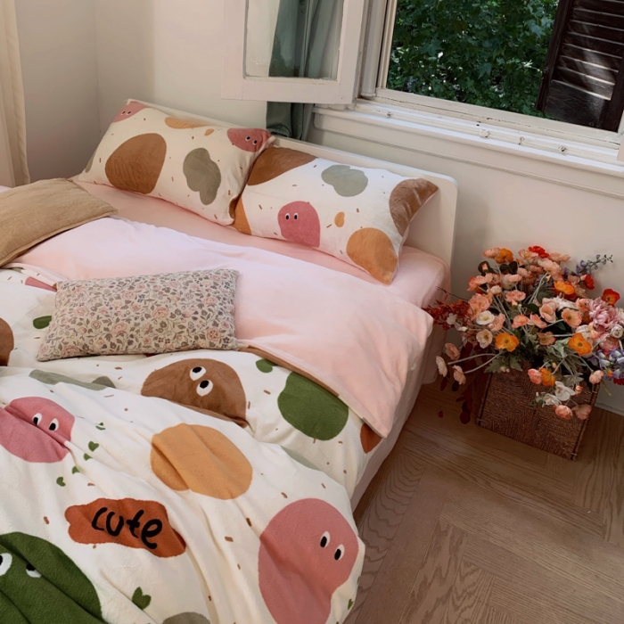 91家纺网 家纺一手货源 找家纺 花沐 2023新款冬季复古小法式牛奶绒四件套 五彩圈圈