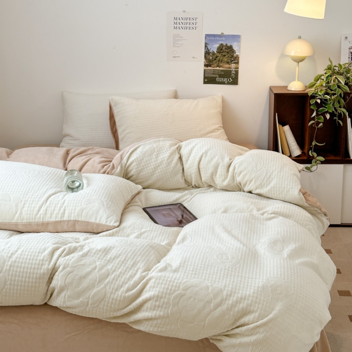 91家纺网 家纺一手货源 找家纺 优彩 2023新款高克重烂花牛奶绒剪花立体雕花牛奶绒四件套 嘉伯丽-奶咖