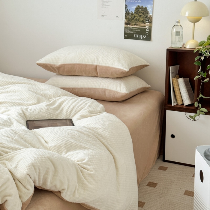 91家纺网 家纺一手货源 找家纺 优彩 2023新款高克重烂花牛奶绒剪花立体雕花牛奶绒四件套 嘉伯丽-奶咖