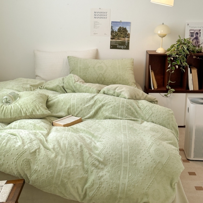 91家纺网 家纺一手货源 找家纺 优彩 2023新款高克重烂花牛奶绒剪花立体雕花牛奶绒四件套 米兰-森绿