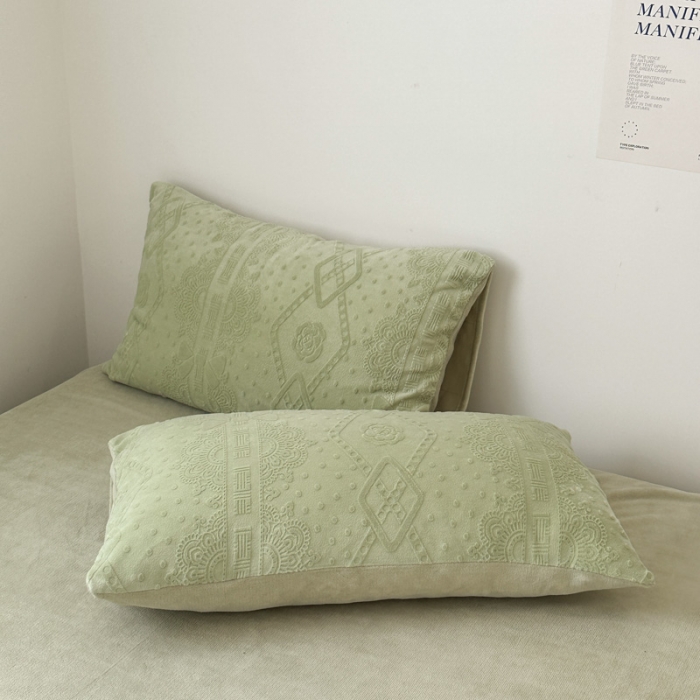 91家纺网 家纺一手货源 找家纺 优彩 2023新款高克重烂花牛奶绒剪花立体雕花牛奶绒四件套 米兰-森绿