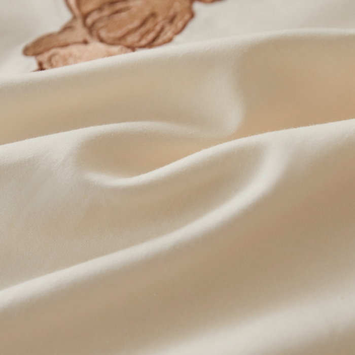 91家纺网 家纺一手货源 找家纺 秀色60支可爱刺绣贡缎长绒棉四件套全棉纯棉床上被套奶油狗-奶昔白香槟金