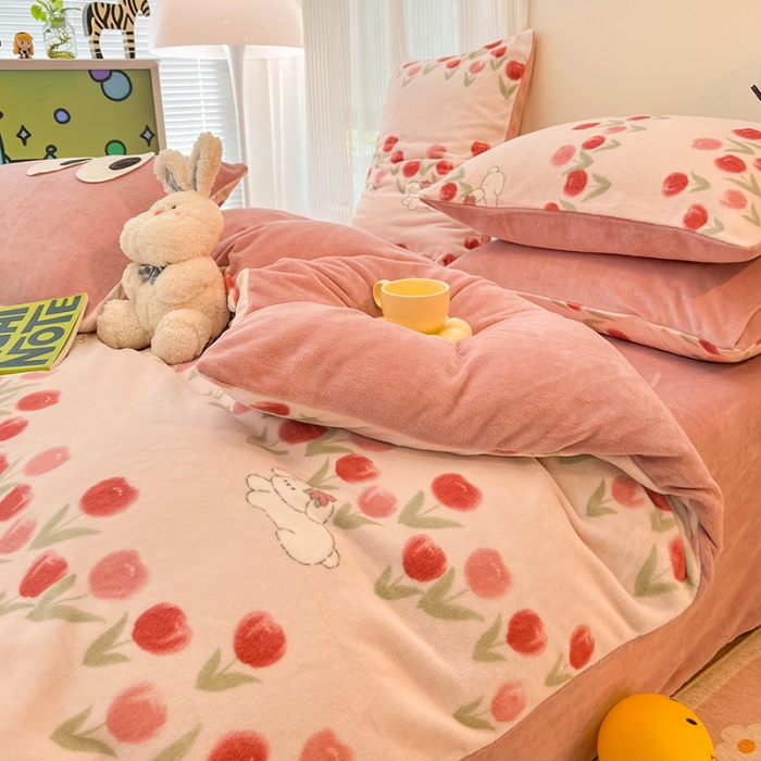 91家纺网 家纺一手货源 找家纺 HL原创 2023新款印花牛奶绒四件套 粉黛佳人