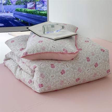 91家纺网 家纺一手货源 找家纺 觅糖 2023秋冬新款母婴级A类有氧双层纱四件套 布丁兔粉