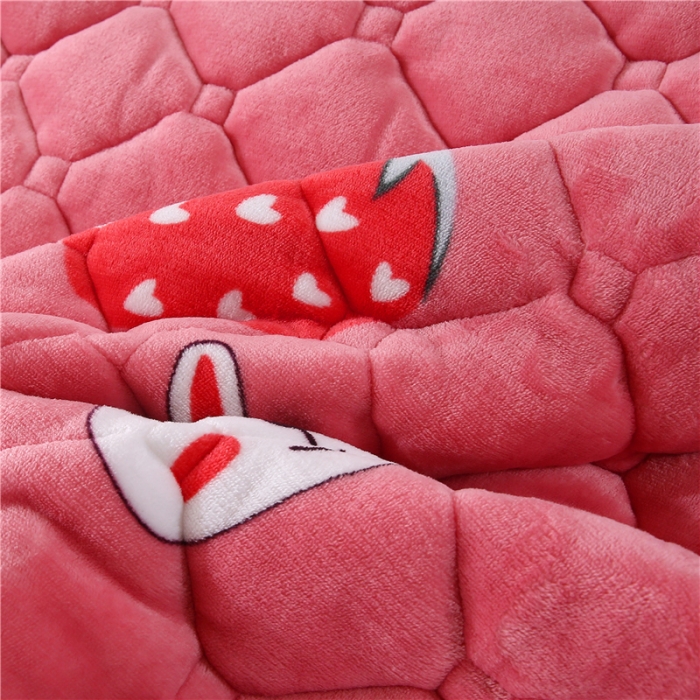 91家纺网 家纺一手货源 找家纺 东宇床垫 2025新款A类抗菌牛奶绒加厚大豆学生床垫 草莓派对