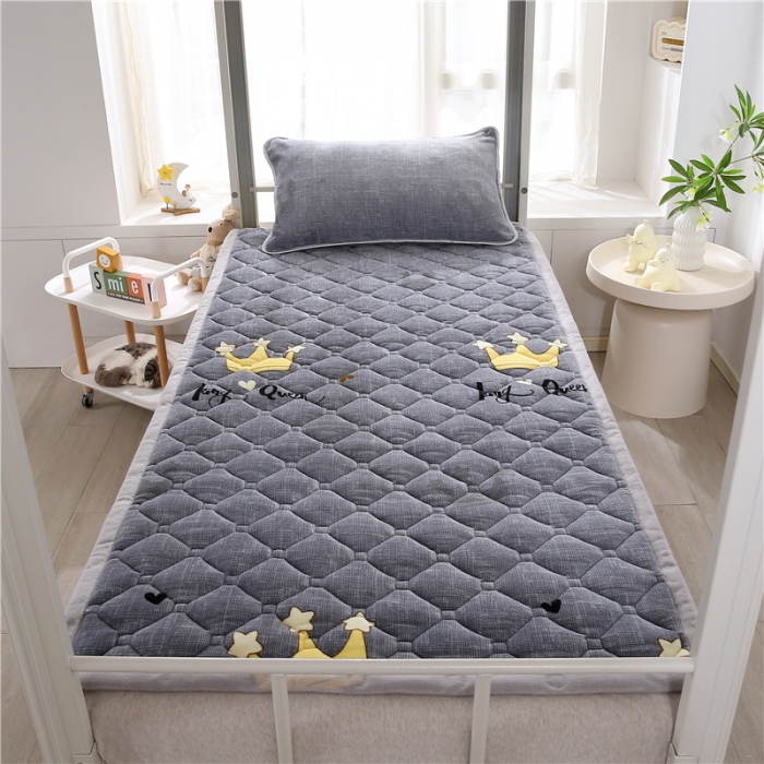 91家纺网 家纺一手货源 找家纺 东宇床垫 2025新款A类抗菌牛奶绒加厚大豆学生床垫 皇冠