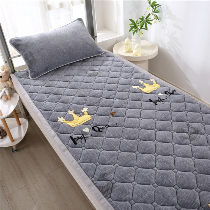 91家纺网 家纺一手货源 找家纺 东宇床垫 2025新款A类抗菌牛奶绒加厚大豆学生床垫 皇冠