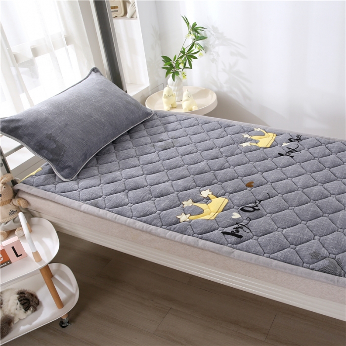 91家纺网 家纺一手货源 找家纺 东宇床垫 2025新款A类抗菌牛奶绒加厚大豆学生床垫 皇冠