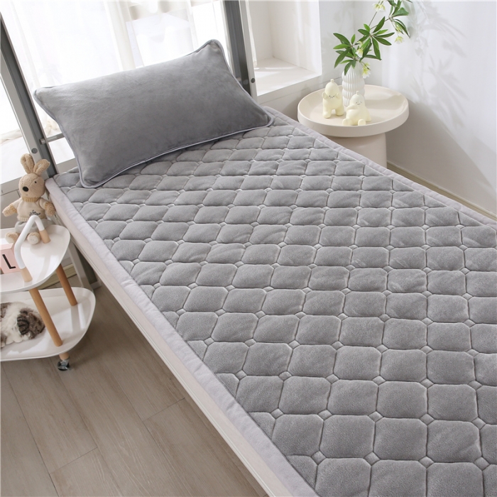 91家纺网 家纺一手货源 找家纺 东宇床垫 2025新款A类抗菌牛奶绒加厚大豆学生床垫 灰色