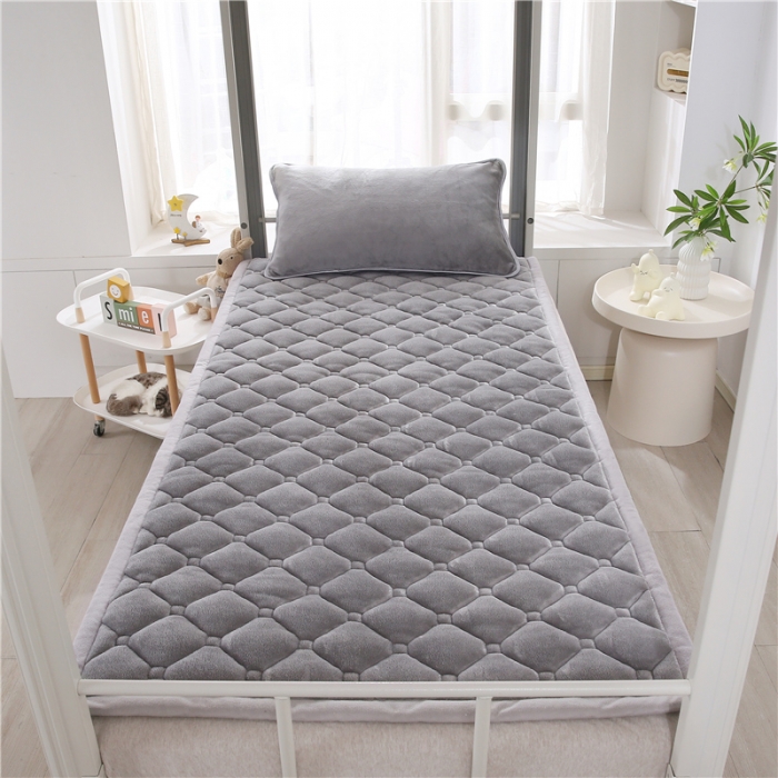 91家纺网 家纺一手货源 找家纺 东宇床垫 2025新款A类抗菌牛奶绒加厚大豆学生床垫 灰色
