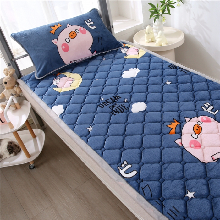 91家纺网 家纺一手货源 找家纺 东宇床垫 2025新款A类抗菌牛奶绒加厚大豆学生床垫 可爱猪