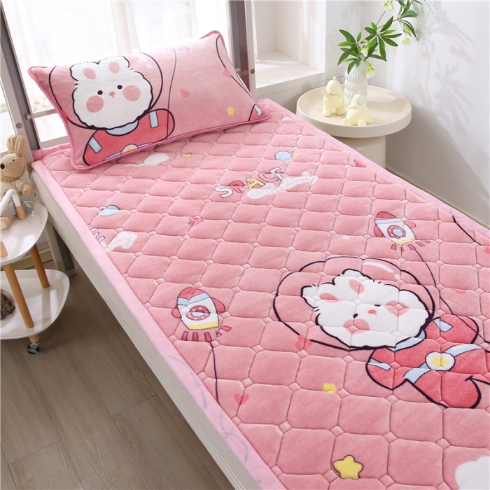 91家纺网 家纺一手货源 找家纺 东宇床垫 2025新款A类抗菌牛奶绒加厚大豆学生床垫 乐萌小兔