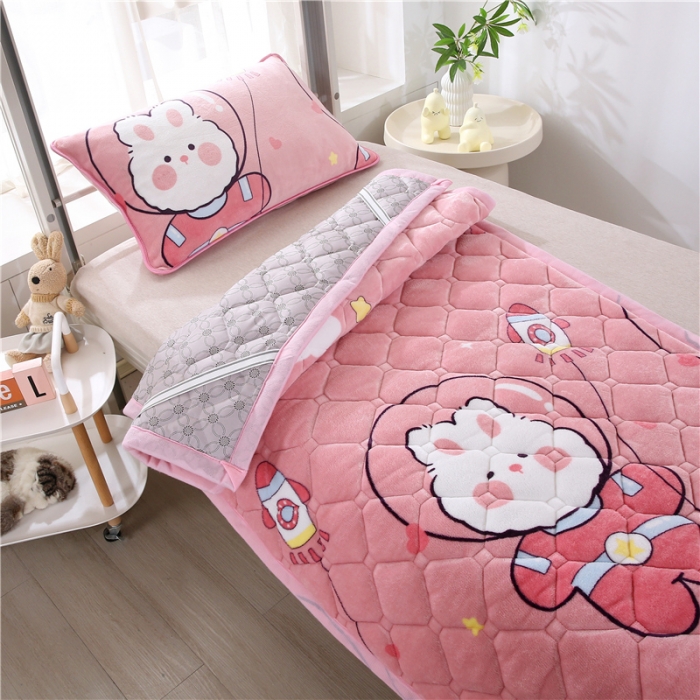 91家纺网 家纺一手货源 找家纺 东宇床垫 2025新款A类抗菌牛奶绒加厚大豆学生床垫 乐萌小兔