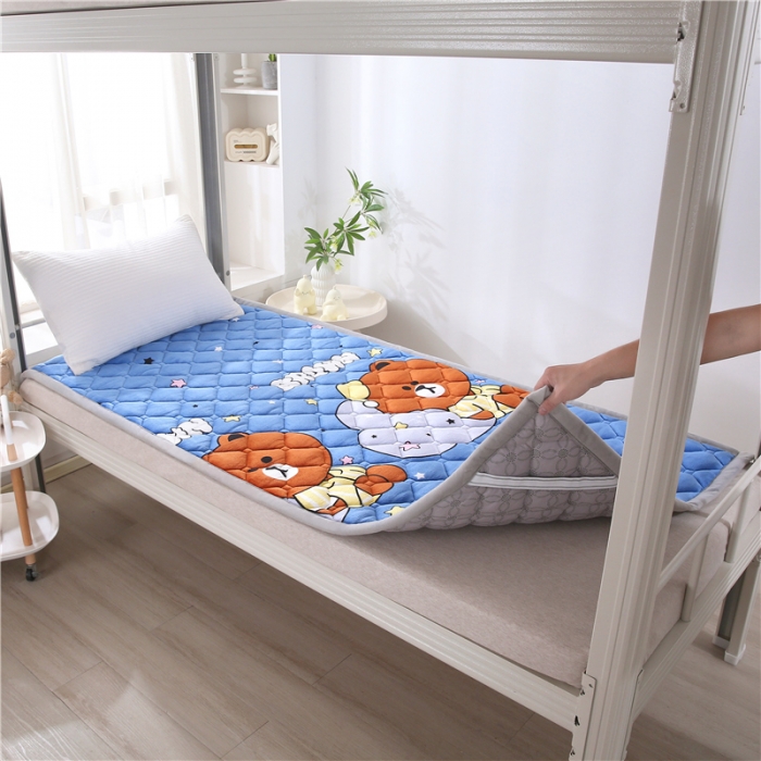 91家纺网 家纺一手货源 找家纺 东宇床垫 2025新款A类抗菌牛奶绒加厚大豆学生床垫 萌萌熊