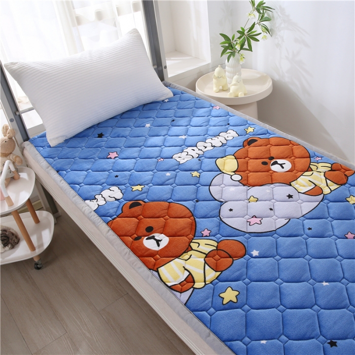 91家纺网 家纺一手货源 找家纺 东宇床垫 2025新款A类抗菌牛奶绒加厚大豆学生床垫 萌萌熊