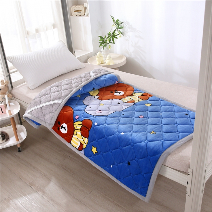 91家纺网 家纺一手货源 找家纺 东宇床垫 2025新款A类抗菌牛奶绒加厚大豆学生床垫 萌萌熊