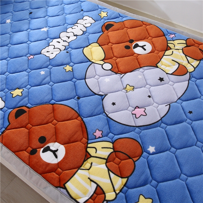 91家纺网 家纺一手货源 找家纺 东宇床垫 2025新款A类抗菌牛奶绒加厚大豆学生床垫 萌萌熊