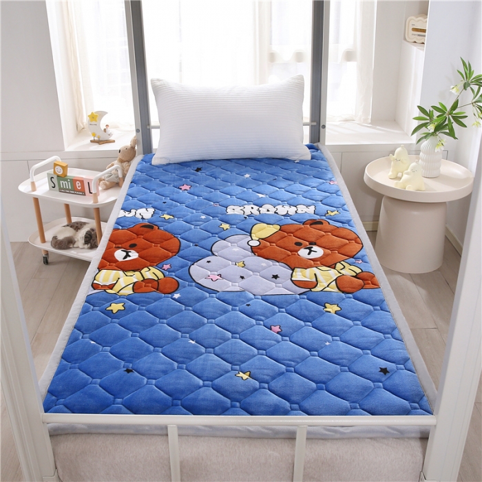 91家纺网 家纺一手货源 找家纺 东宇床垫 2025新款A类抗菌牛奶绒加厚大豆学生床垫 萌萌熊