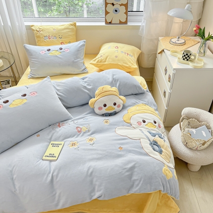 91家纺网 家纺一手货源 找家纺 绒梦里230克高克重加厚牛奶绒贴布绣花四件套冬季儿童卡通三件套保暖套件