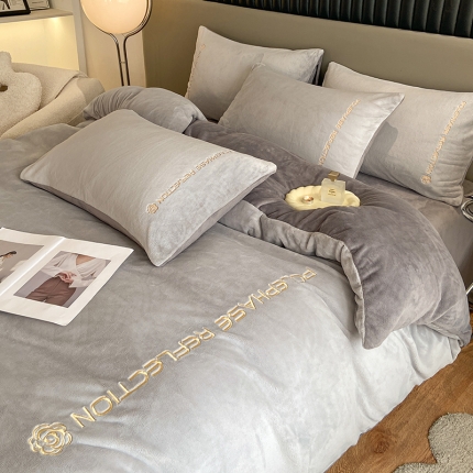 91家纺网 家纺一手货源 找家纺 （总）澳梵 2023新款轻奢风牛奶绒刺绣四件套