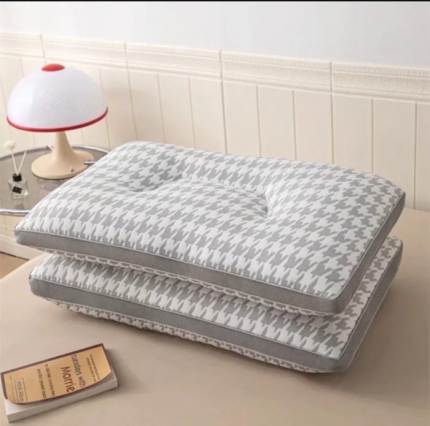 91家纺网 家纺一手货源 找家纺 （总）拾光枕芯 2023新款立体针织提花千鸟格定型护颈枕芯