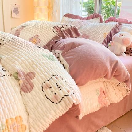 91家纺网 家纺一手货源 找家纺 摩妮卡 2025新款小清新高克重提花牛奶绒四件套玉米绒单被套 多米熊