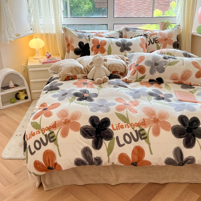 91家纺网 家纺一手货源 找家纺 沐棉 2023新款牛奶绒印花+小清新四件套 黑咖花朵