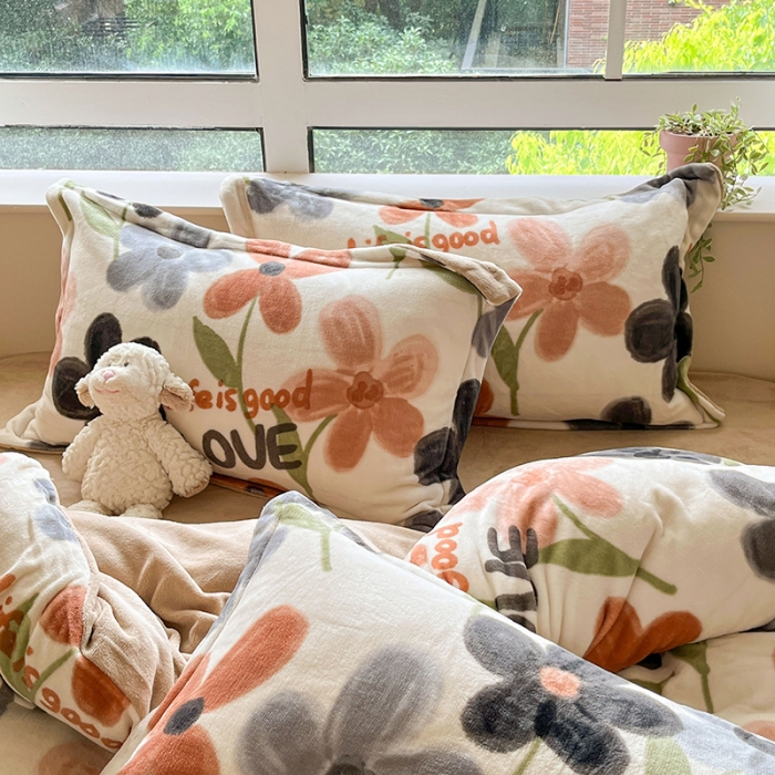 91家纺网 家纺一手货源 找家纺 沐棉 2023新款牛奶绒印花+小清新四件套 黑咖花朵