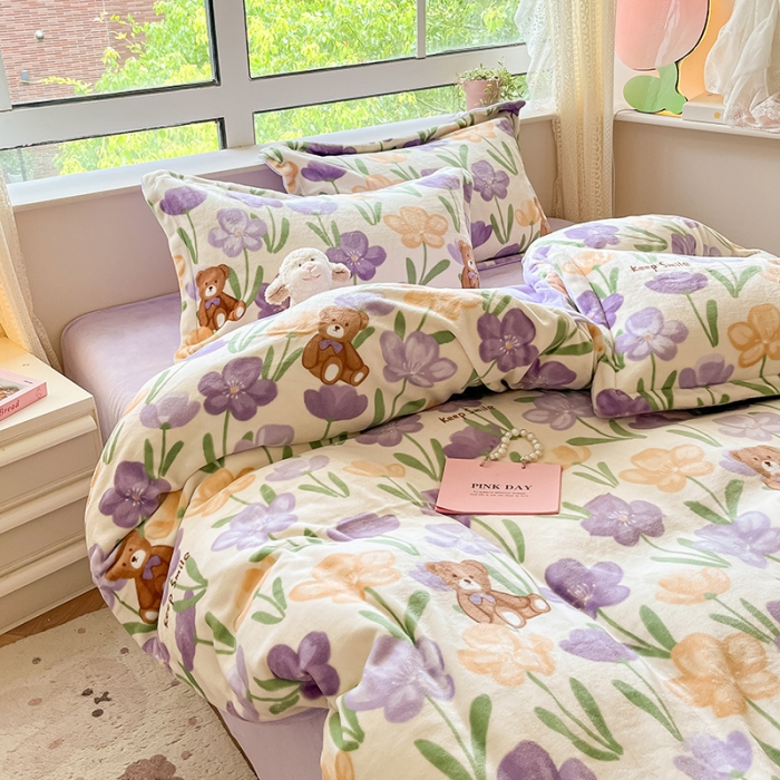 91家纺网 家纺一手货源 找家纺 沐棉 2023新款牛奶绒印花+小清新四件套 花园小熊