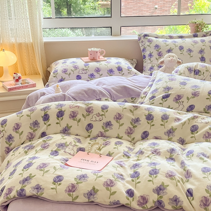 91家纺网 家纺一手货源 找家纺 沐棉 2023新款牛奶绒印花+小清新四件套 紫花小兔