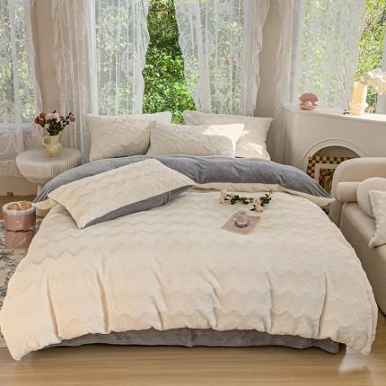 91家纺网 家纺一手货源 找家纺 铠畅 2023爆款320克A类獭兔毛立体剪花纯色牛奶绒四件套-大波浪 大波浪款-奶白灰