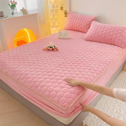 91家纺网 家纺一手货源 找家纺 （总）新款牛奶绒床笠夹棉床罩床单床盖床护垫套三件套