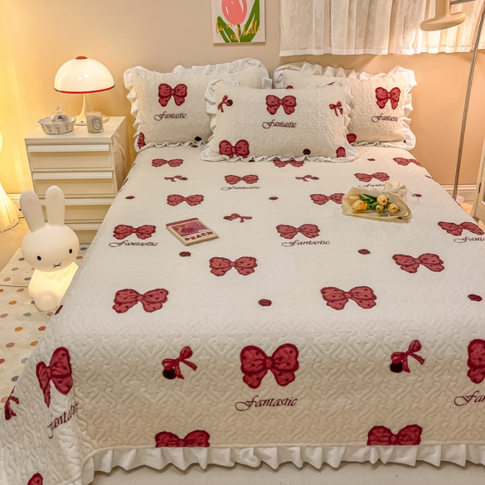 91家纺网 家纺一手货源 找家纺 沐辰家居2023新款牛奶绒印花床盖 点点蝴蝶结