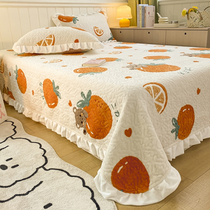91家纺网 家纺一手货源 找家纺 沐辰家居2023新款牛奶绒印花床盖 MC橘子熊