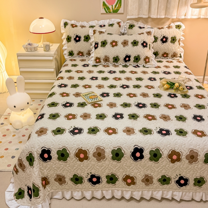 91家纺网 家纺一手货源 找家纺 沐辰家居2023新款牛奶绒印花床盖 绿意盎然