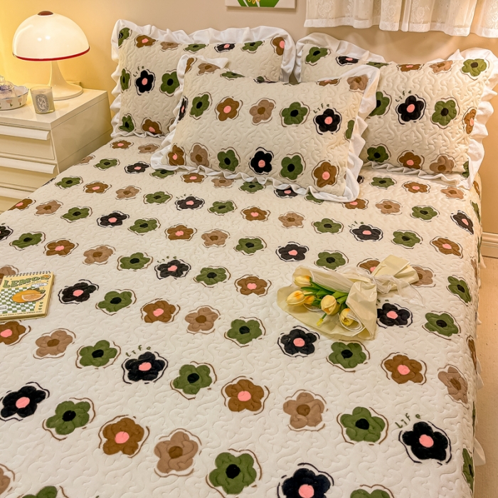 91家纺网 家纺一手货源 找家纺 沐辰家居2023新款牛奶绒印花床盖 绿意盎然