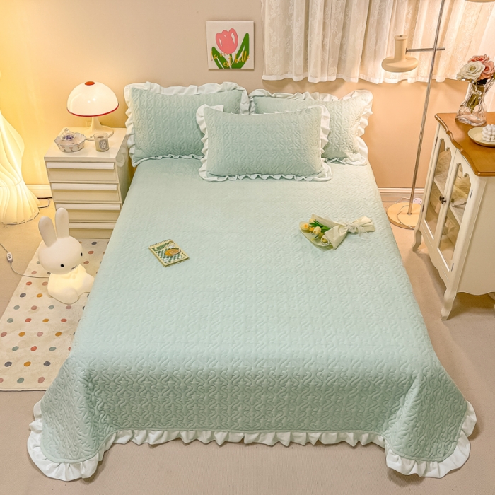 91家纺网 家纺一手货源 找家纺 沐辰家居2023新款牛奶绒印花床盖 薄荷绿