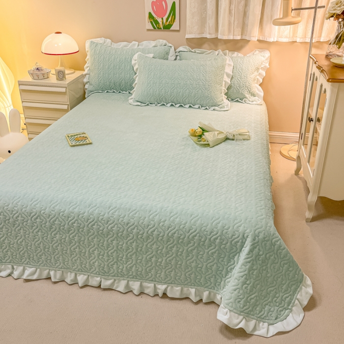 91家纺网 家纺一手货源 找家纺 沐辰家居2023新款牛奶绒印花床盖 薄荷绿