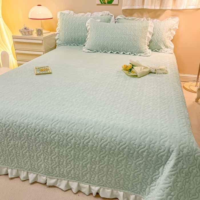 91家纺网 家纺一手货源 找家纺 沐辰家居2023新款牛奶绒印花床盖 薄荷绿