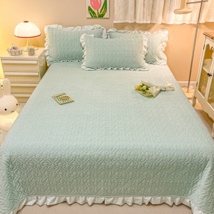 91家纺网 家纺一手货源 找家纺 沐辰家居2023新款牛奶绒印花床盖 薄荷绿