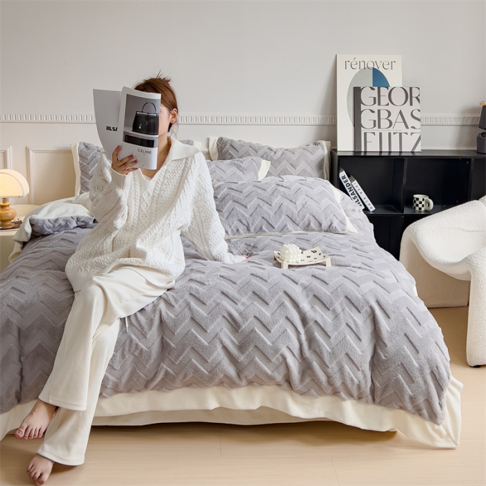 91家纺网 家纺一手货源 找家纺 KA家纺 2023新款轻奢定制宽边拼角兔兔绒牛奶绒四件套 轻奢-高级灰