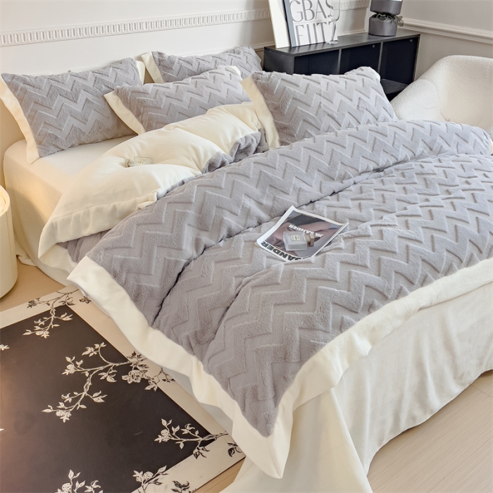 91家纺网 家纺一手货源 找家纺 KA家纺 2023新款轻奢定制宽边拼角兔兔绒牛奶绒四件套 轻奢-高级灰