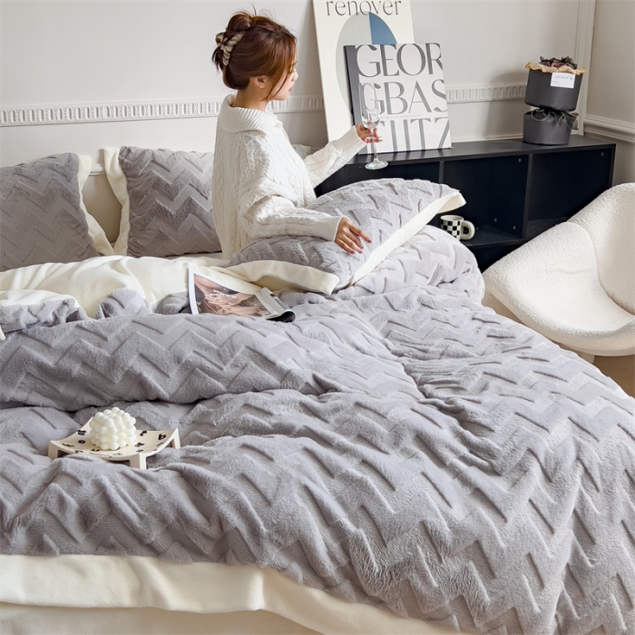 91家纺网 家纺一手货源 找家纺 KA家纺 2023新款轻奢定制宽边拼角兔兔绒牛奶绒四件套 轻奢-高级灰