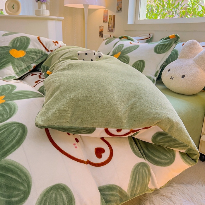 91家纺网 家纺一手货源 找家纺 慕尚 2025新款高克重加厚牛奶绒印花单被套-田园花卉系列 可爱熊