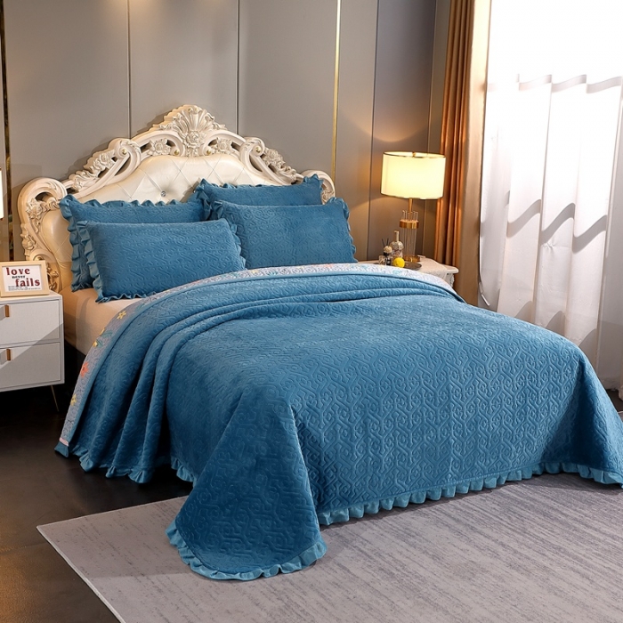 91家纺网 家纺一手货源 找家纺 （总）2023新款纯色小花边牛奶绒床盖三件套