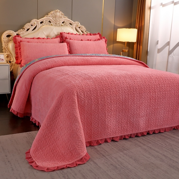 91家纺网 家纺一手货源 找家纺 2023新款纯色小花边牛奶绒床盖三件套 暖馨-豆沙