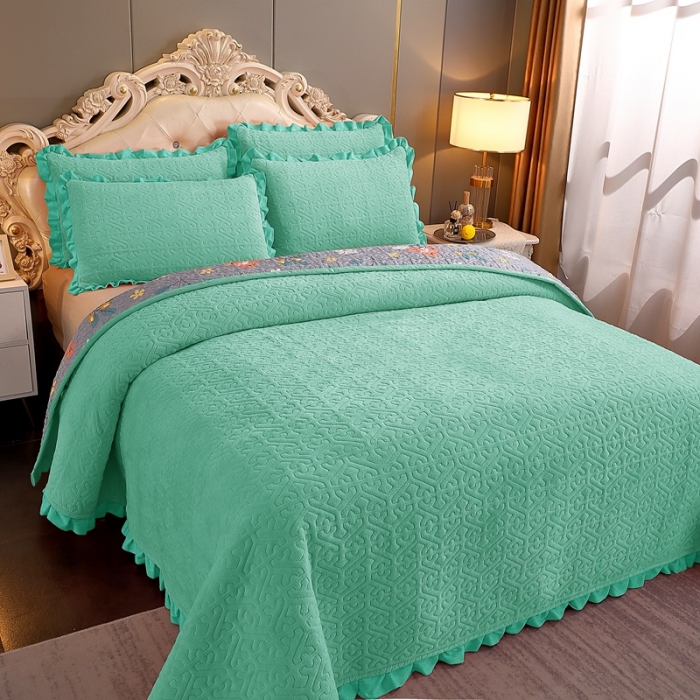 91家纺网 家纺一手货源 找家纺 2023新款纯色小花边牛奶绒床盖三件套 暖馨-浅绿