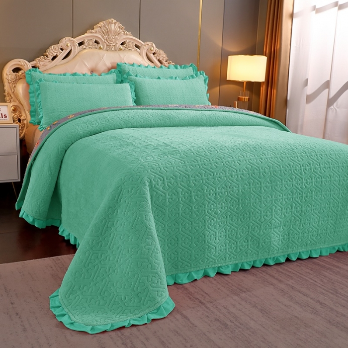 91家纺网 家纺一手货源 找家纺 2023新款纯色小花边牛奶绒床盖三件套 暖馨-浅绿