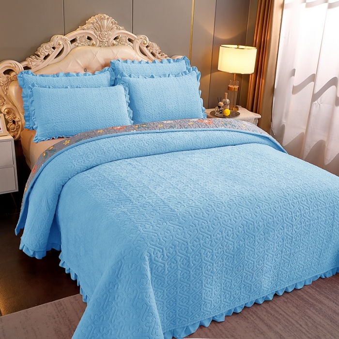 91家纺网 家纺一手货源 找家纺 2023新款纯色小花边牛奶绒床盖三件套 暖馨-天蓝