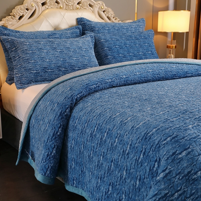 91家纺网 家纺一手货源 找家纺 2023新款水波纹色织牛奶绒床盖三件套 涟漪-宝石蓝